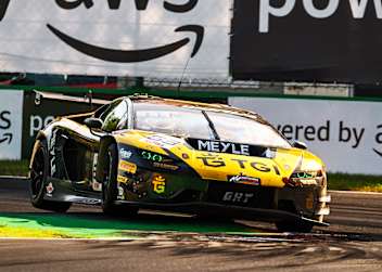 Sandy Mitchell startet auf dem Nürburgring im Grasser Lamborghini