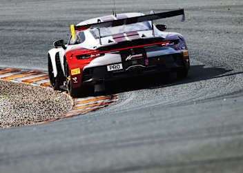 Morris Schuring zeigt der Konkurrenz das Porsche-Heck