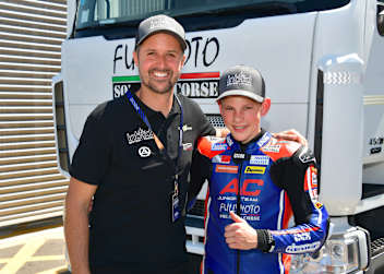 Tom Lüthi mit Nachwuchshoffnung Alessio Arnold