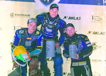 Inzell GP 2: Niclas Svensson, Luca Bauer (l.) und Martin Haarahiltunen (r.)