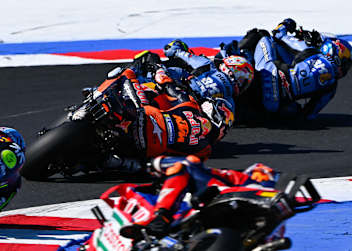 Pedro Acosta auf der KTM hinter Fermin Aldeguer
