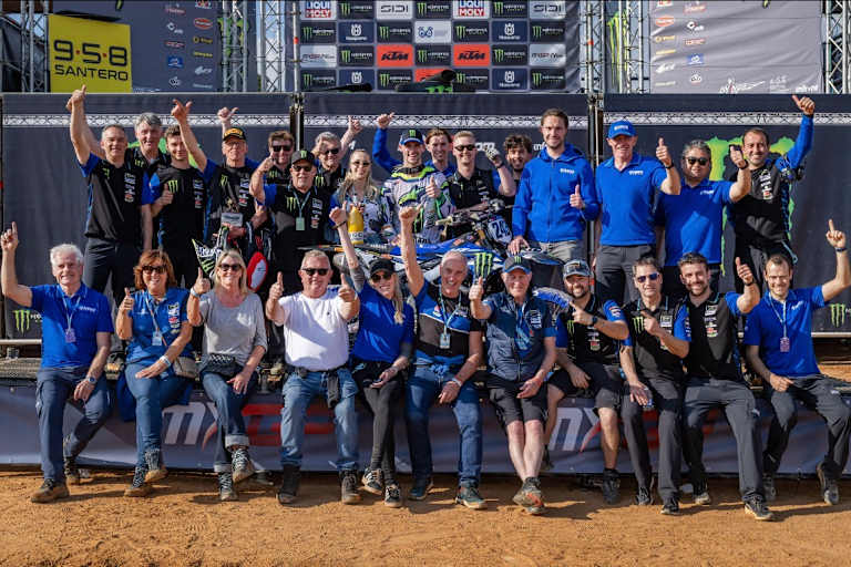 Tim Gajser mit seinem Yamaha-Team