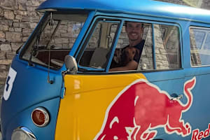 Alex Marquez mit seinen Hunden in der «Alexneta»