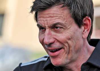 Mercedes-Teamchef Toto Wolff lobt nach dem ersten Testtag die Konkurrenz