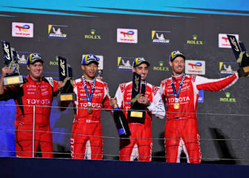 Jubel bei Toyota mit Ryo Hirakawa, Sebastien Buemi und Brendon Hartley