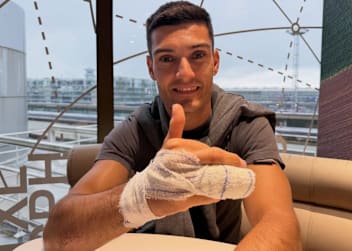 Jorge Navarro mit gebrochenem Finger