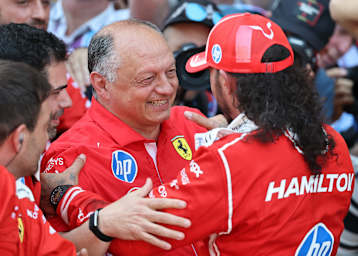 Ferrari-Teamchef Fred Vasseur und Lewis Hamilton