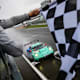 Falken Motorsports gewinnt Regenschlacht - Titelkampf weiterhin offen