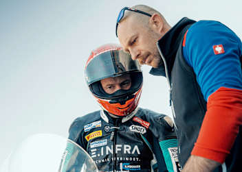 Toni Finsterbusch mit seinem Mechaniker Filip Altendorfer