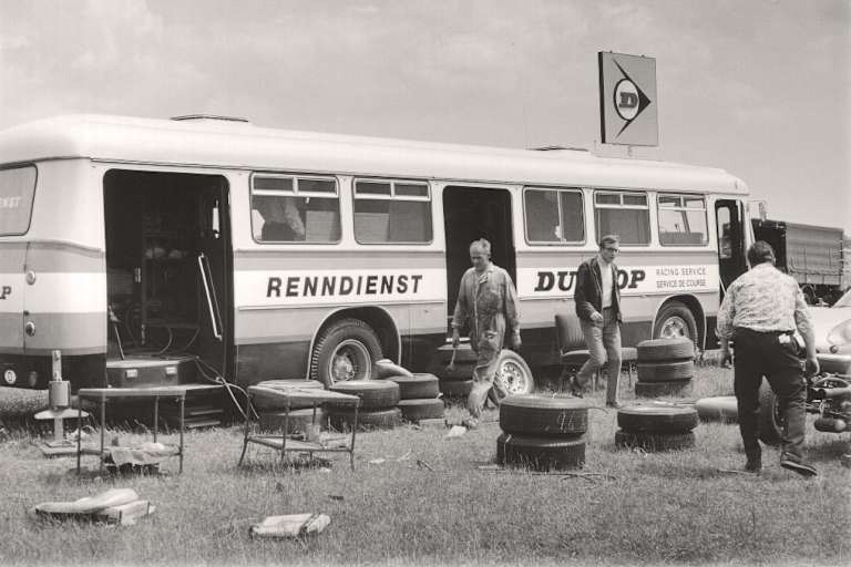 Dunlop-Renndienst 1966 beim Flugplatzrennen Mainz-Finthen 