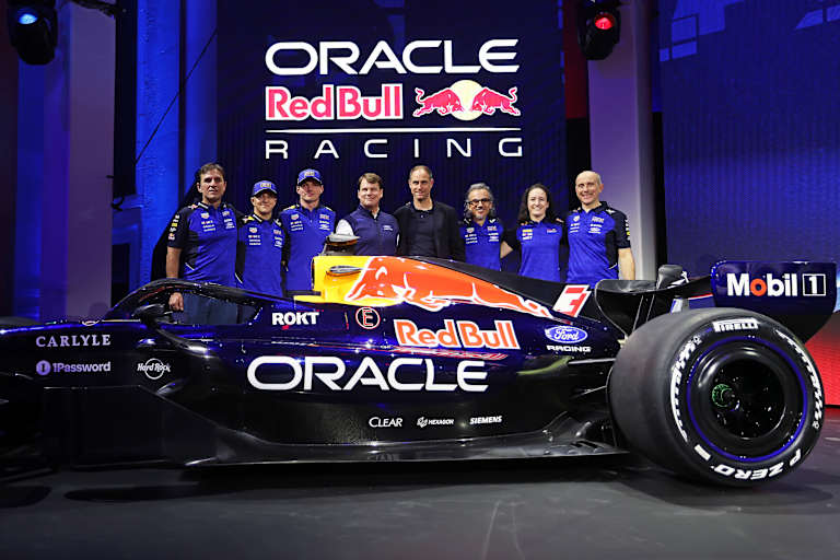 Oliver Mintzlaff und Jim Farley: Gruppenfoto mit den Red Bull Racing-Stars