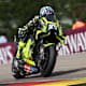 Sachsenring, FP1: Sturz von Marc Marquez und Aprilia-Bestzeit!