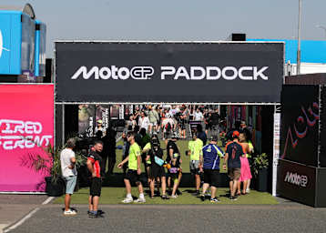 Der Zugang zum Fahrerlager der MotoGP ist begehrt