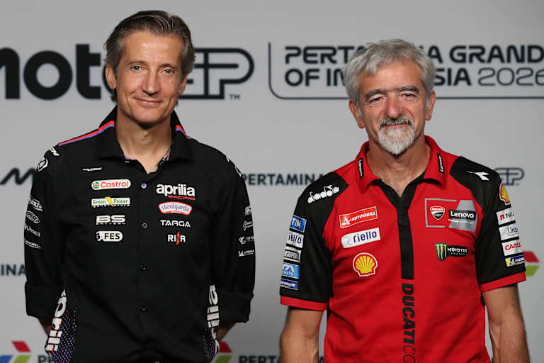 Aprilia-Rennleiter Massimo Rivola mit Luigi Dall'Igna von Ducati