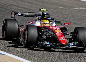 Hier ist er gerade, aber der Ferrari-Heckflügel ist drehbar