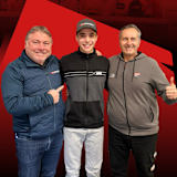 Noah Dettwiler (Mitte) kehrt zurück auf die Rennstrecke