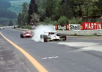 Pedro Rodríguez (BRM) vor Christian Amon (March) in Belgien 1970