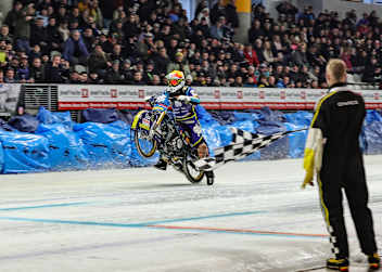 Eisspeedway Inzell: Spektakel pur, meist ausverkauft