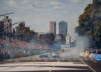 Franco Colapinto liess beim Show-Run in Argentinien die Reifen rauchen