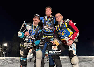 Niclas Svensson (Mitte) mit Filip Jäger (links) und Ove Ledström