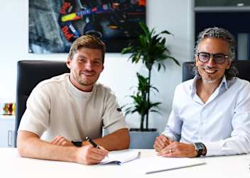 Max Verstappen und Red Bull Racing-Teamchef Laurent Mekies