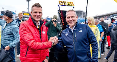 Stephan Stöcker (Head of Development und Motorsport bei Eibach) und ADAC Motorsportchef Thomas Voss