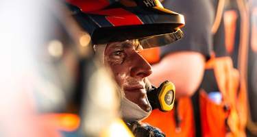 Hyundai-Pilot Adrien Fourmaux führt mit etwas Glück weiterhin die Rallye Saudi-Arabien an