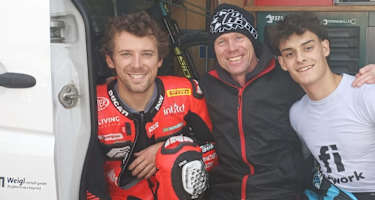 Philipp und Peter Öttl mit Intact-Neuzugang David Almansa