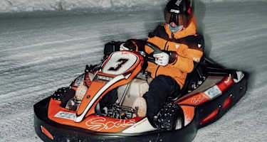 Dani Pedrosa in einem mit Spikes ausgerüsteten Kart