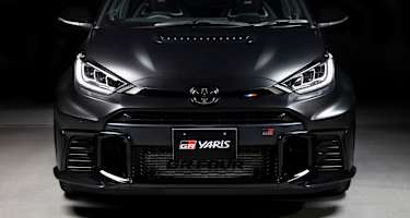 Reminiszenz an Sebastien Ogier: Das Emblem der Tricolore im Frontbereich