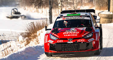 Elfyn Evans/Martin Scott führen im Toyota die Rallye Schweden an