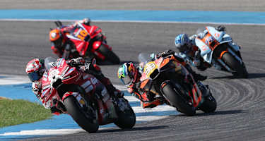 Bagnaia (9.) musste sowohl Binder (#33) als auch Ogura (#79) ziehen lassen