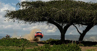 Toyota-Pilot Oliver Solberg führt die Safari-Rallye Kenia an
