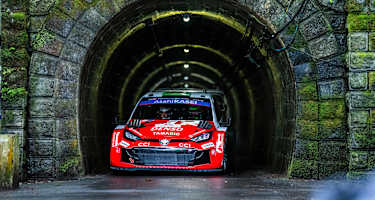 Elfyn Evans führt nach Tag 1 in Japan