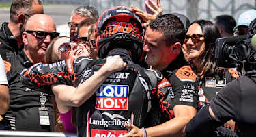 Jubel bei dem führenden Moto2-Team Intact GP um Jürgen Lingg
