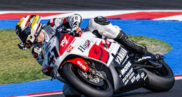 Niccolo Canepa fuhr die 1999er Yamaha R7 von Noriyuki Haga