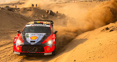 Hyundai-Pilot Thierry Neuville siegte 2025 bei der Rallye Saudi-Arabien