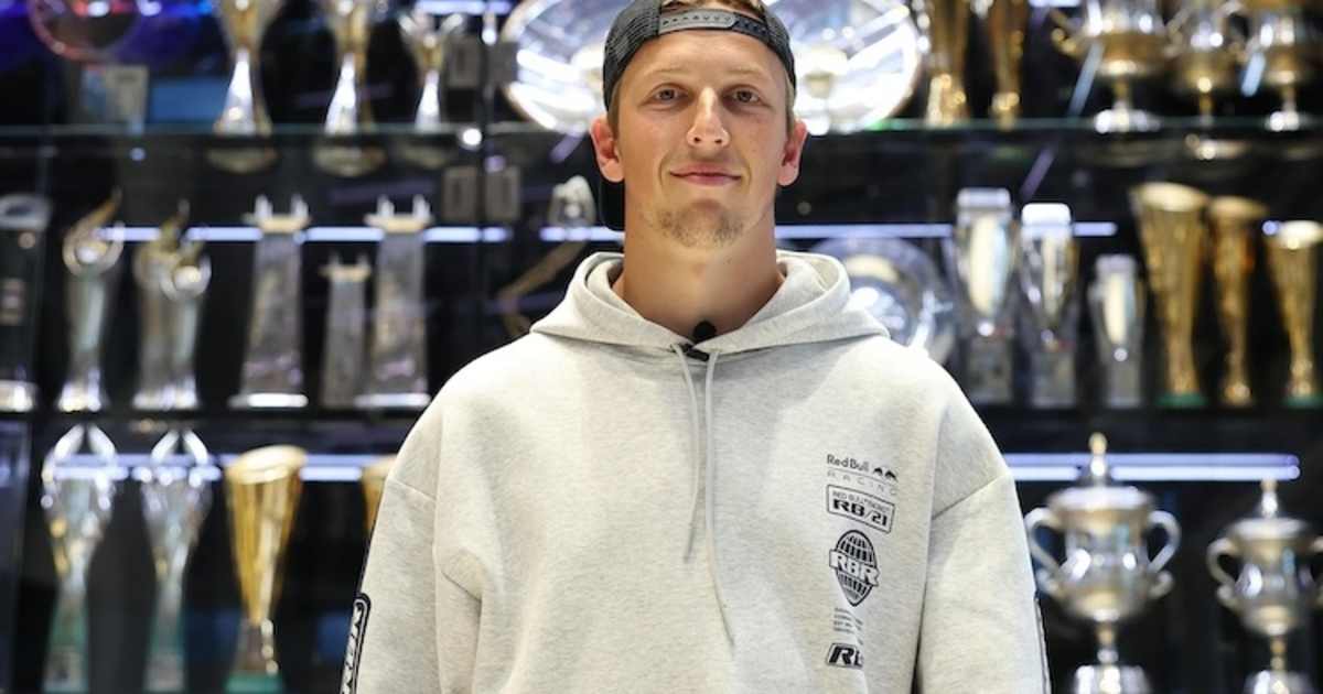 Liam Lawson: Saison-Vorbereitung im Formel-1-Werk - Formel 1 ...