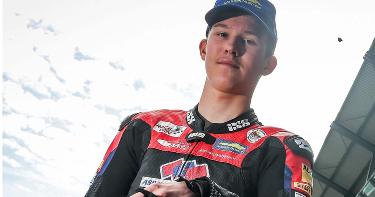 Alessandro-Binder-Schweizer-Moto4-Pilot-bei-Weihnachtsfeier-in-Spanien