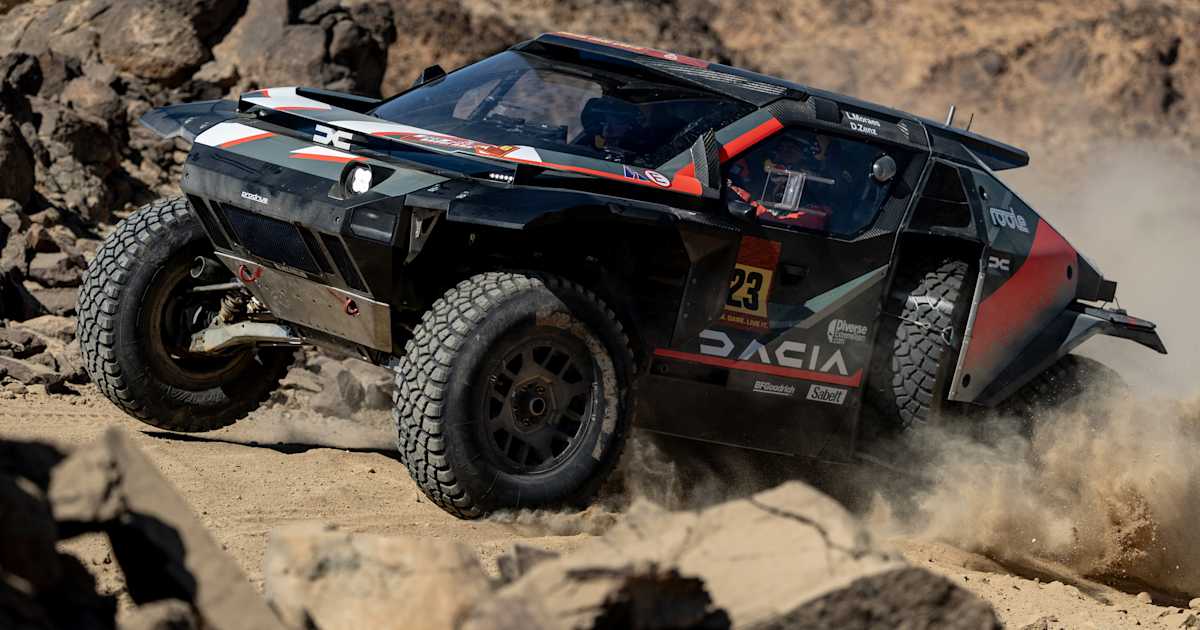 Dacia-Sandriders-bei-Dakar-mit-Al-Attiah-Moraes-und-Loeb-auf-Sieg-gepolt