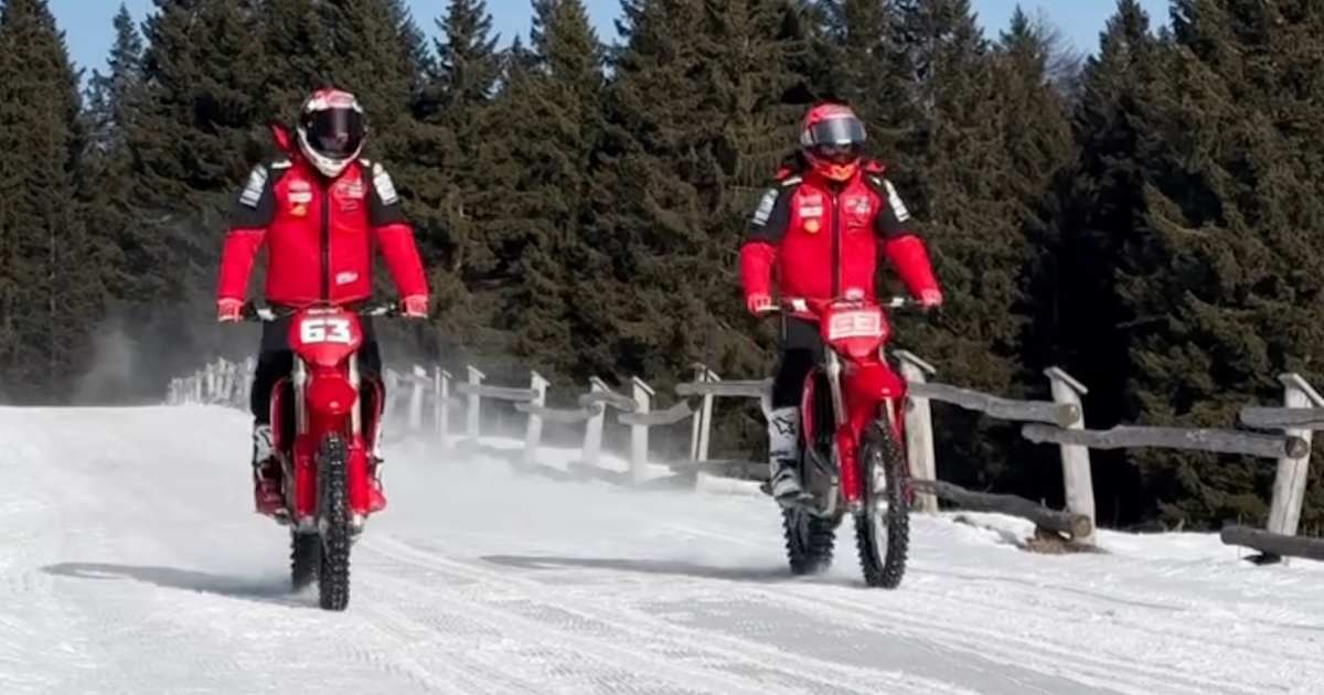 Ducati-MotoGP-Pr-sentation-endet-mit-Offroad-Einlage-im-Schnee