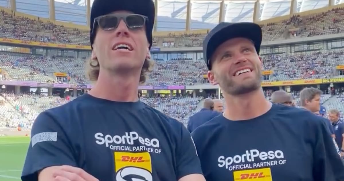 Brad-und-Darryn-Binder-Ablenkung-mit-Rugby-in-der-s-dafrikanischen-Heimat