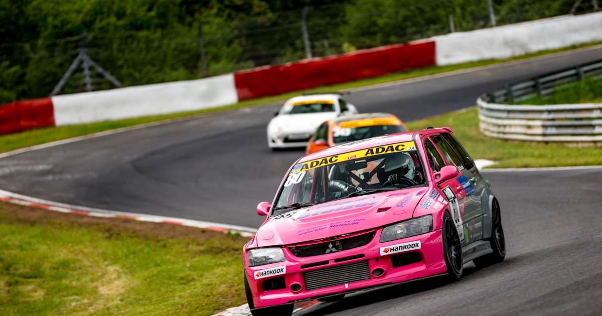 Spetakul-rer-Mitsubishi-Kombi-deb-tiert-in-N-rburgring-Langstrecken-Serie