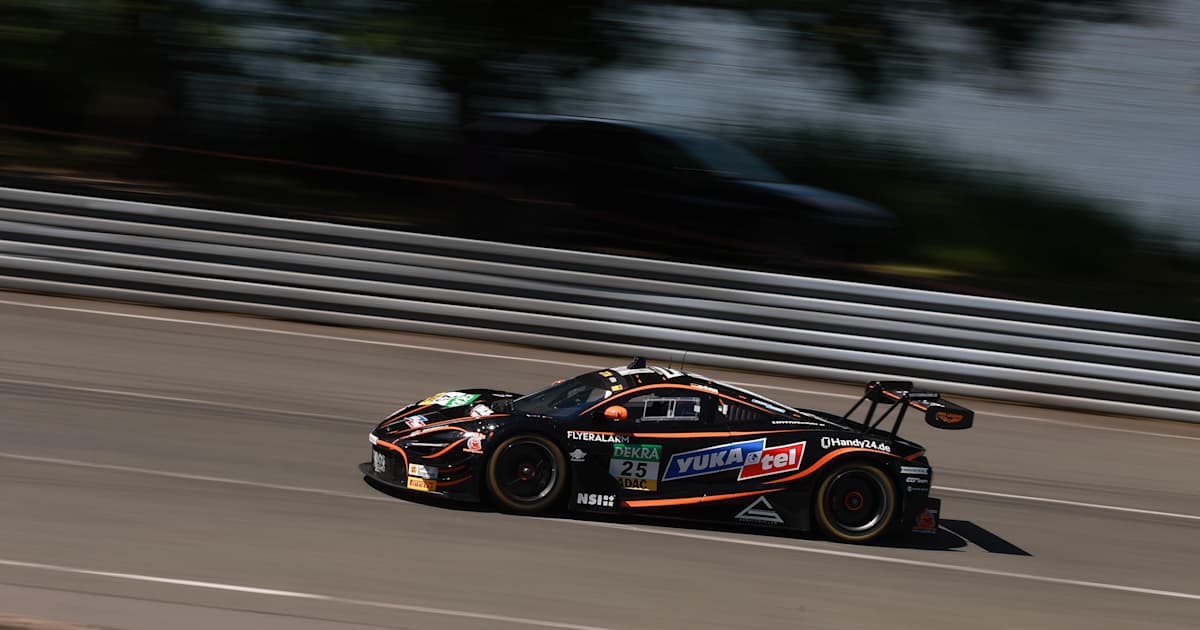 Ben-D-rr-sorgt-f-r-McLaren-Bestzeit-im-zweiten-DTM-Training