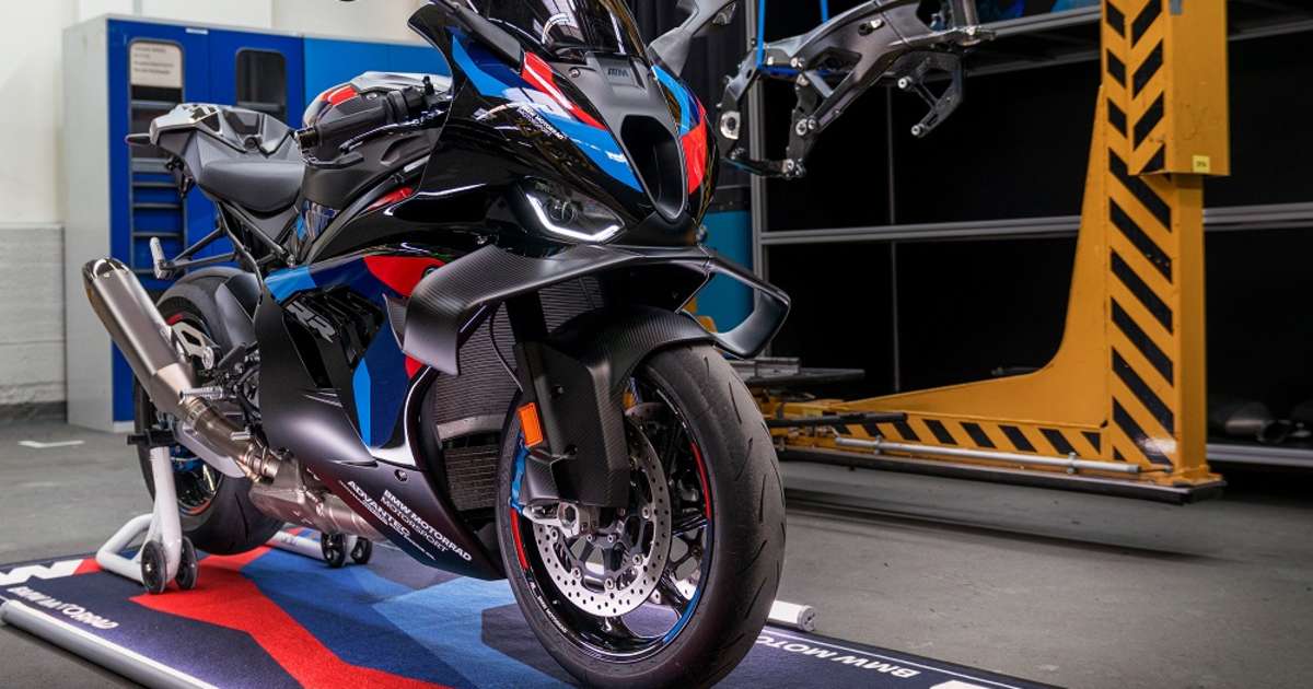 BMW-M1000RR-Vierte-Generation-mit-ausget-fteltem-Rahmenflex
