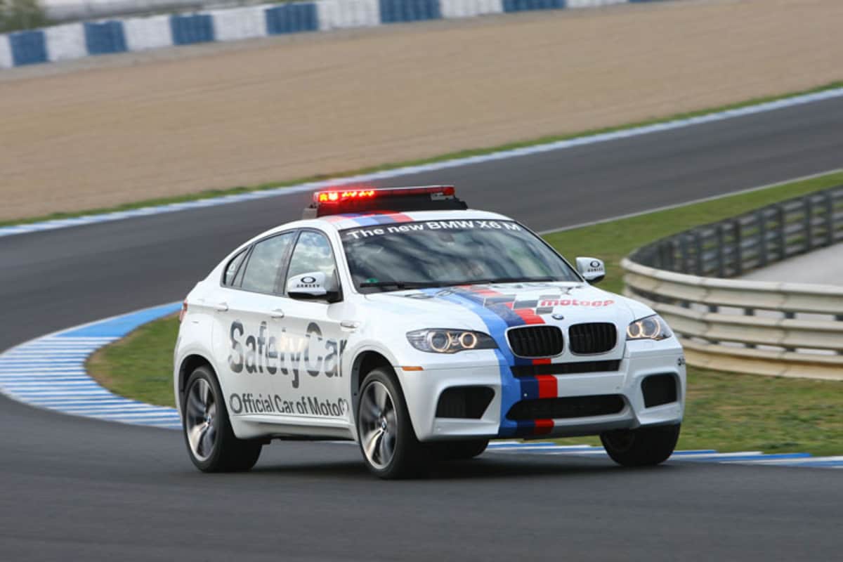 Official Car: Auf vier Rädern ist BMW in der MotoGP offiziell dabei