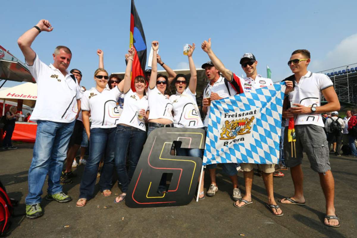 Die Bradl-Fans waren nicht zu übersehen