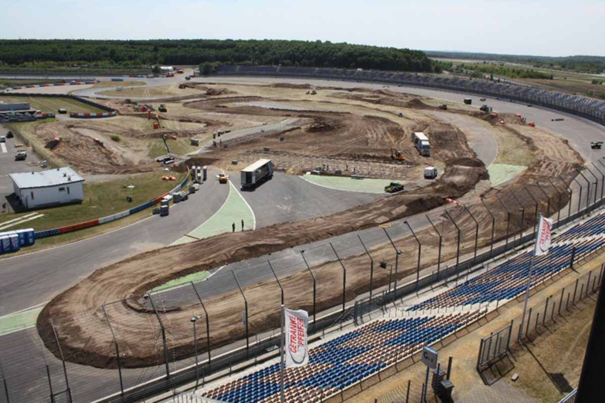 Die Sicht von der Tribüne: Der Streckenverlauf wird sichtbar