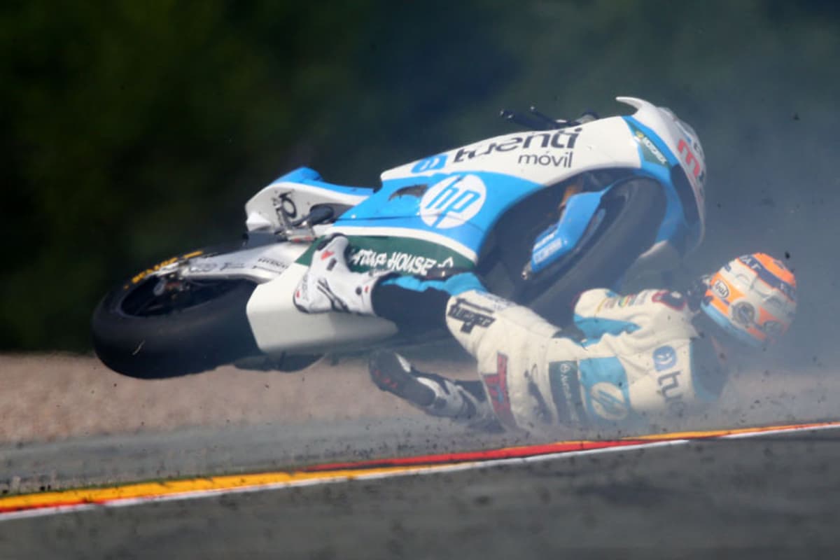 ... und schlitterte dann ins Kiesbett...