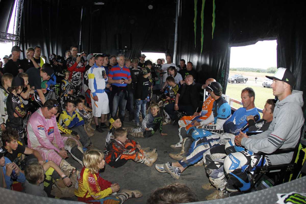 Frage den MX-Superstar: Die Studenden löchern ihre Professoren